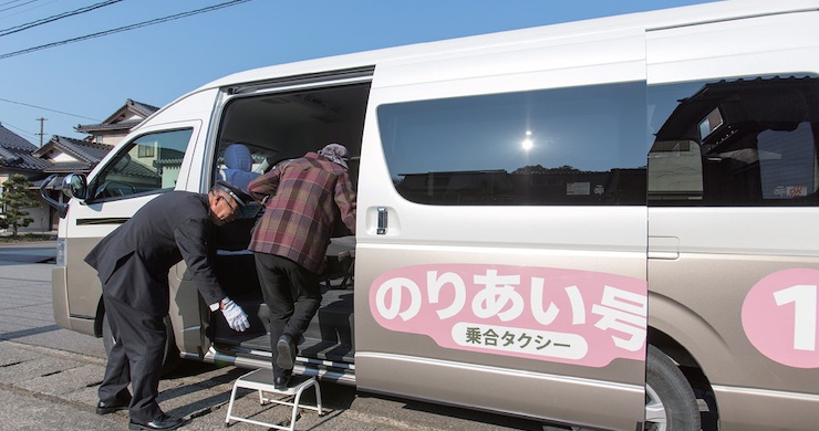 乗合タクシー 地方自治体・住民などからの要望により、路線バス廃止対策や交通空白地帯の解消、移動手段の確保として、駅・スーパー・医療機関と結ぶなど、地域貢献に努めています。全国26府県71市町村294路線(2023年3月末現在) で運行中。